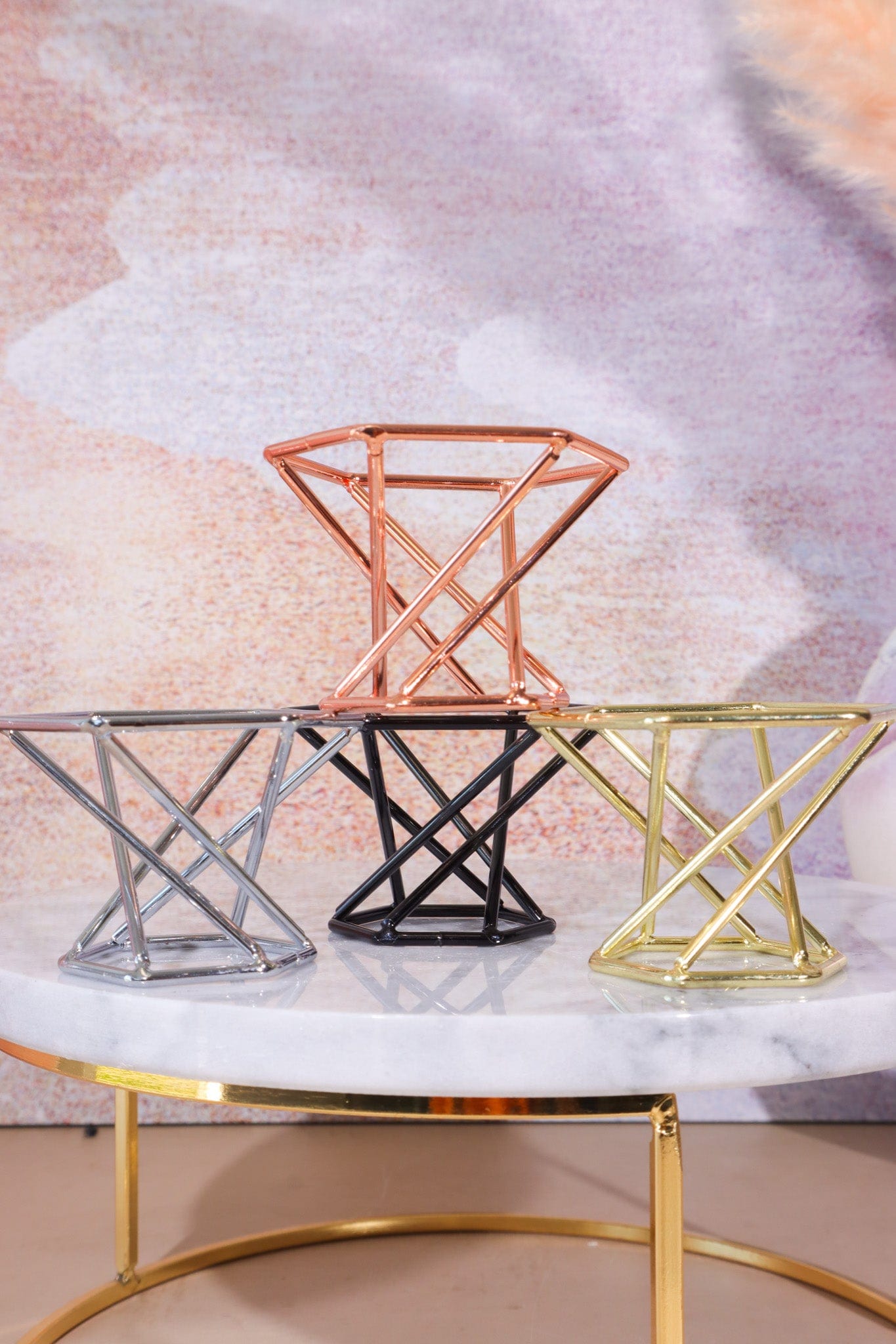 4 colours of sphere stands