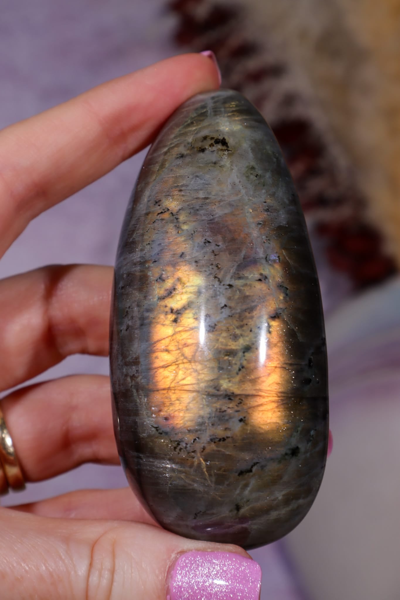 Labradorite Palm Stone | Gua Sha & Meditation Tool | Gold Flash Palm Stone Option B — 81 × 38mm | 103.2g Tali and Loz