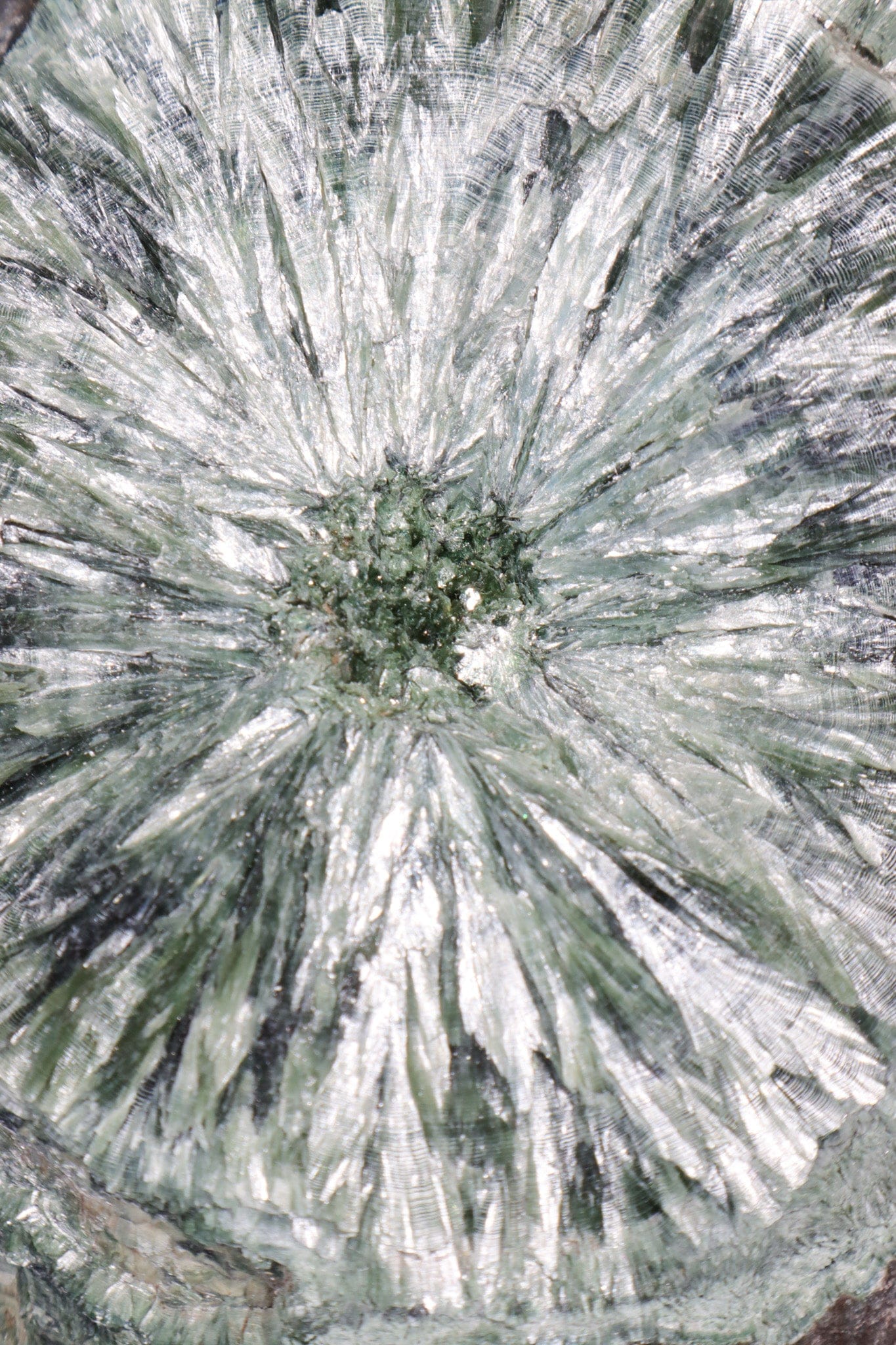 Natural Seraphinite Specimen 0.65KG, Russia Specimen Tali & Loz Crystals